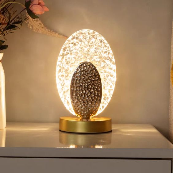 Moderne & Luxe Pauw Tafellamp - CrystalGlow