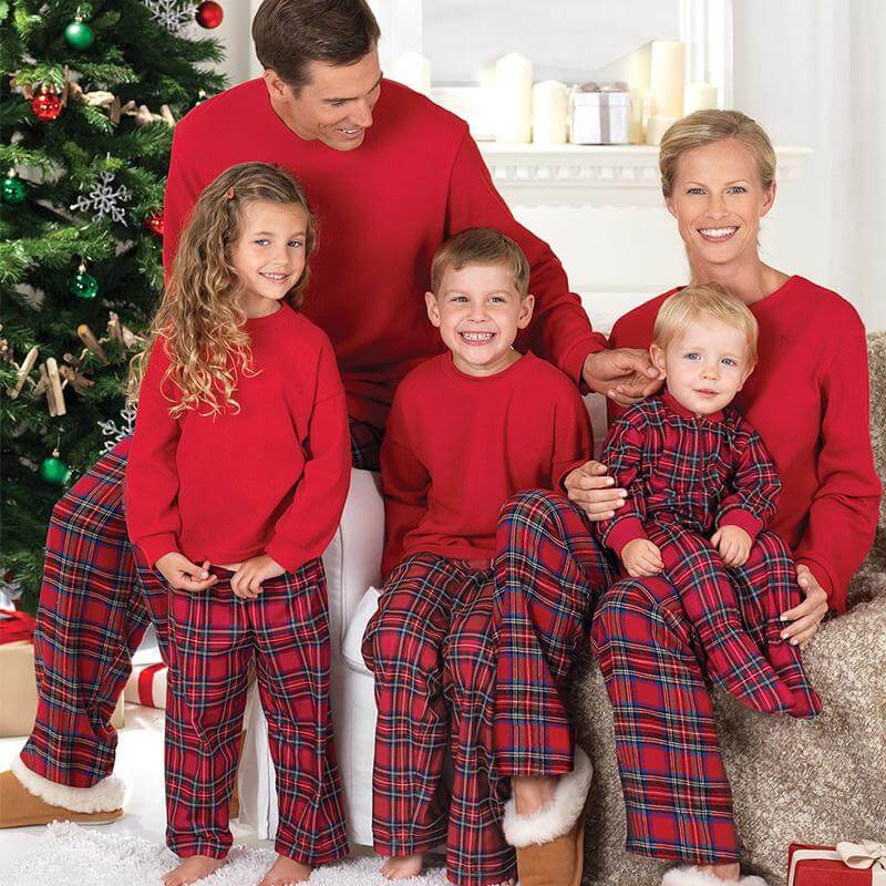 Geruite Kerstpyjama voor De Hele Familie - CozyFam