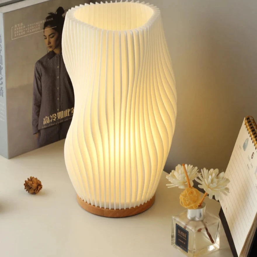 3D Gevouwen Tafellamp | Crème Stijl Sfeerverlichting | Elegante Nachtlamp & Studielamp voor Gezellige Sfeer - Bricia