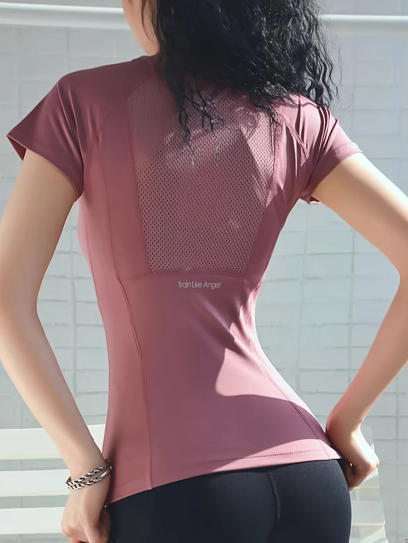 Dames Ademend Sport T-Shirt | Sneldrogend, Lichtgewicht & Flexibel voor Fitness & Yoga - Yanessa