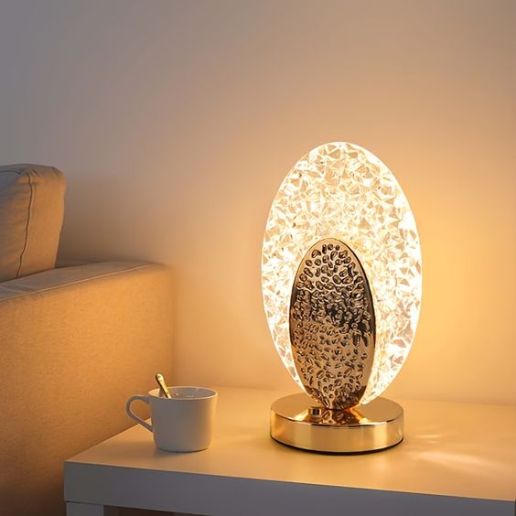 Moderne & Luxe Pauw Tafellamp - CrystalGlow